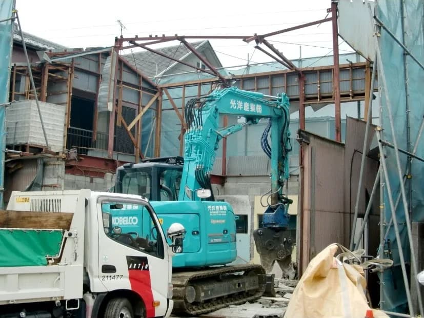 親会社による解体工事の様子